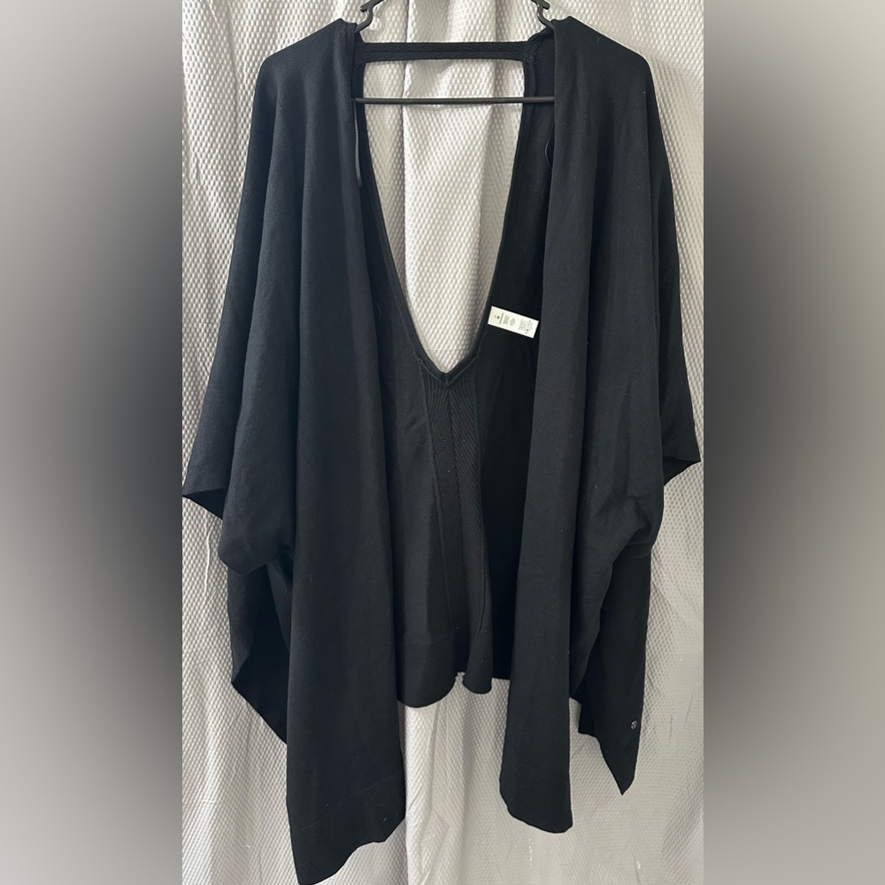 Lululemon Free To Coast Wrap